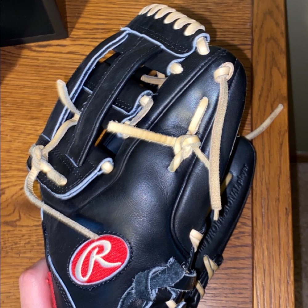 Rawlings Heart of the hide glove never used